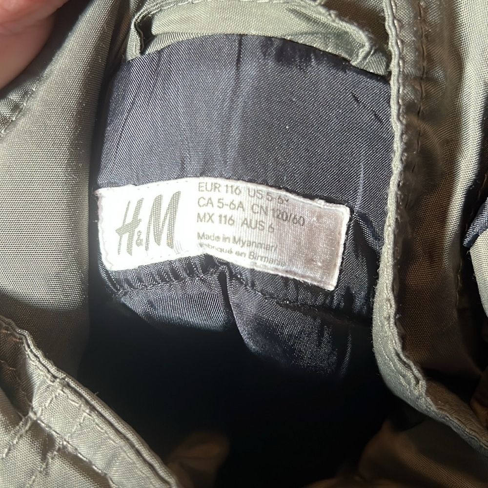 H&M military / olive green winter coat with detachable hood. Size 5-6Y - Picture 5 of 11